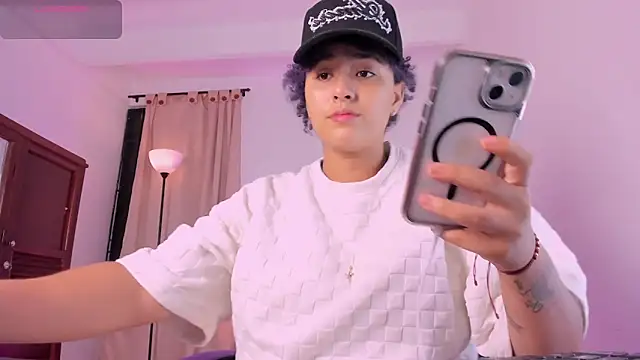 Snapshot of LiaaMoretzz chatting on 01-17-26, 04:05 LiaaMoretzz online show from 01-17-26, 04:05