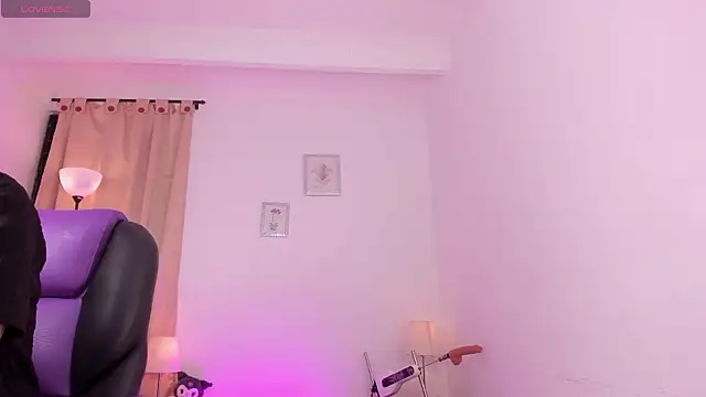 Snapshot of LiaaMoretzz chatting on 02-13-26, 04:01 LiaaMoretzz online show from 02-13-26, 04:01