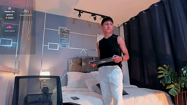 oliver mr  online show from 11-27-25, 08:20