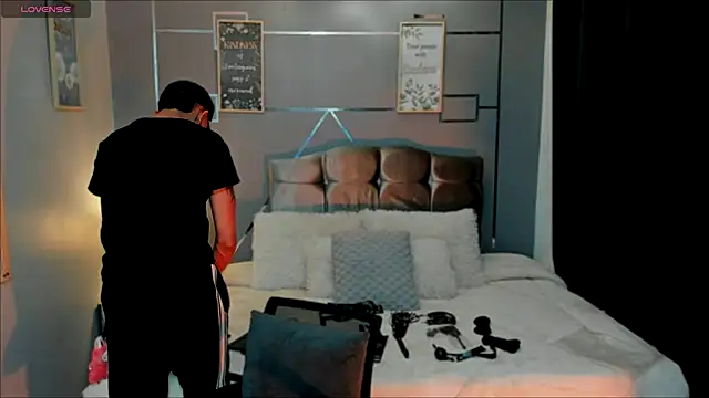 oliver mr  online show from 11-22-25, 08:08