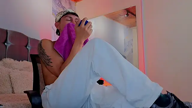 oliver mr  online show from 04-07-26, 08:32