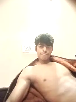 Snapshot of monster_33 chatting on 11-25-25, 04:57 monster 33 online show from 11-25-25, 04:57