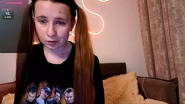 Snapshot of _Linett_ chatting on 11-17-25, 07:51 Linett online show from 11-17-25, 07:51