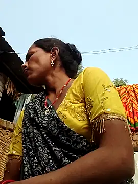 Pooja750 online show from 11-25-25, 07:52