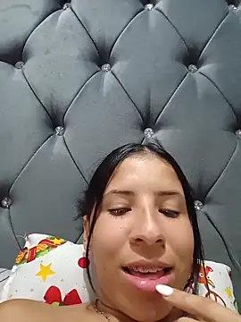 Snapshot of Liagni0 chatting on 02-13-26, 04:45 Liagni0 online show from 02-13-26, 04:45