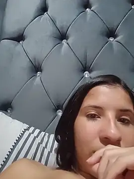 Snapshot of Liagni0 chatting on 03-11-26, 04:06 Liagni0 online show from 03-11-26, 04:06