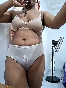 Snapshot of BeautyGirl_sara chatting on 06-18-26, 04:44 BeautyGirl sara online show from 06-18-26, 04:44