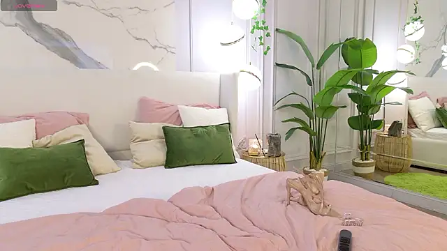 MaryNixon  online show from 02-23-26, 05:09