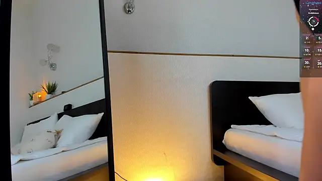 charlottacardi online show from 10-30-25, 03:16