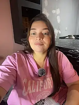 Snapshot of sarahreyess_11 chatting on 03-05-26, 10:56 sarahreyess 11 online show from 03-05-26, 10:56