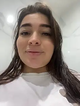 Snapshot of sarahreyess_11 chatting on 04-08-26, 10:28 sarahreyess 11 online show from 04-08-26, 10:28