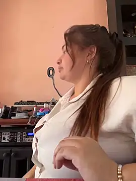 Snapshot of sarahreyess_11 chatting on 03-07-26, 07:30 sarahreyess 11 online show from 03-07-26, 07:30