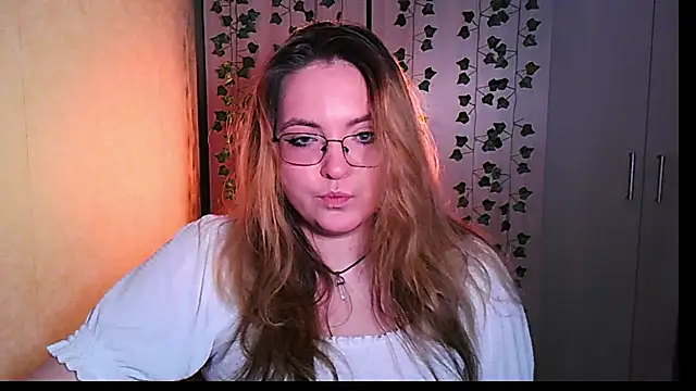 Snapshot of ZayaRush chatting on 10-12-25, 11:33 ZayaRush online show from 10-12-25, 11:33