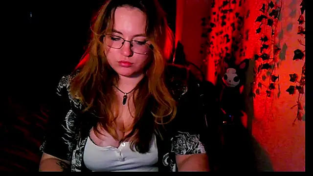 Snapshot of ZayaRush chatting on 10-25-25, 12:17 ZayaRush online show from 10-25-25, 12:17