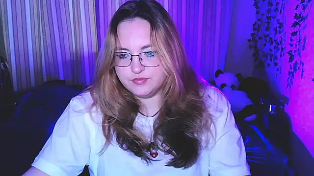 Snapshot of ZayaRush chatting on 09-17-25, 02:41 ZayaRush online show from 09-17-25, 02:41