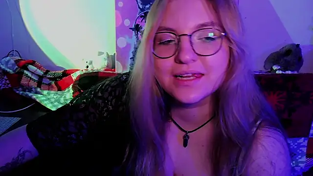 Snapshot of ZayaRush chatting on 12-13-25, 08:04 ZayaRush online show from 12-13-25, 08:04