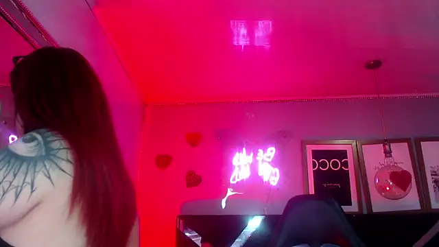 Snapshot of Red_Bunny_v chatting on 05-27-26, 01:07 Red Bunny v online show from 05-27-26, 01:07