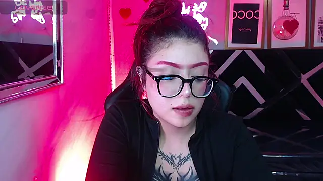 Snapshot of Red_Bunny_v chatting on 05-31-26, 03:40 Red Bunny v online show from 05-31-26, 03:40