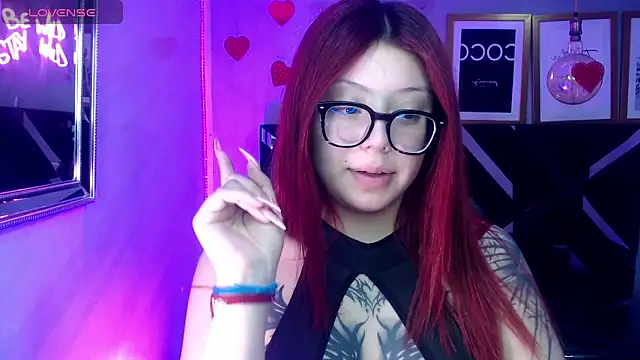Snapshot of Red_Bunny_v chatting on 05-26-26, 01:20 Red Bunny v online show from 05-26-26, 01:20
