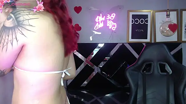 Snapshot of Red_Bunny_v chatting on 04-30-26, 12:12 Red Bunny v online show from 04-30-26, 12:12