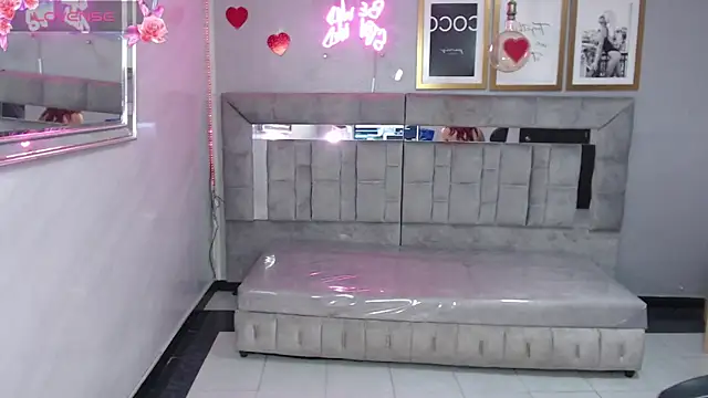 Red Bunny v online show from 04-07-26, 12:07