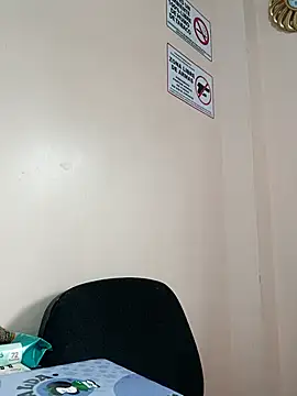 Snapshot of Hannah-colx chatting on 04-30-26, 04:14 Hannah-colx online show from 04-30-26, 04:14