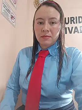 Snapshot of Hannah-colx chatting on 05-22-26, 01:42 Hannah-colx online show from 05-22-26, 01:42