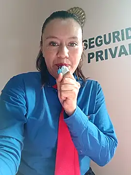Snapshot of Hannah-colx chatting on 09-16-25, 01:01 Hannah-colx online show from 09-16-25, 01:01