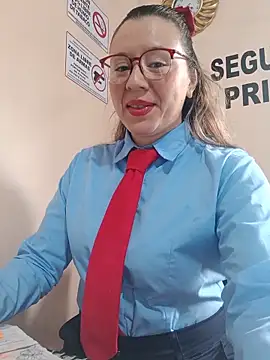 Snapshot of Hannah-colx chatting on 06-05-26, 02:23 Hannah-colx online show from 06-05-26, 02:23