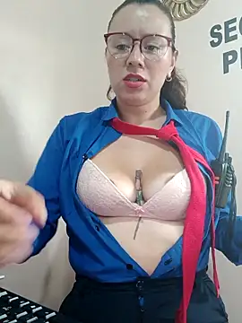 Snapshot of Hannah-colx chatting on 09-14-25, 12:49 Hannah-colx online show from 09-14-25, 12:49