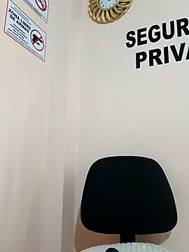 Hannah-colx online show from 12-21-25, 06:09