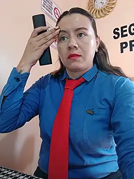 Snapshot of Hannah-colx chatting on 06-10-26, 01:34 Hannah-colx online show from 06-10-26, 01:34