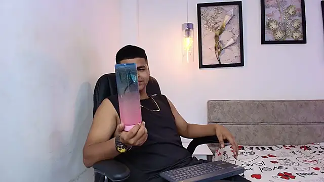 Snapshot of DannySamm chatting on 10-17-25, 12:07 DannySamm online show from 10-17-25, 12:07