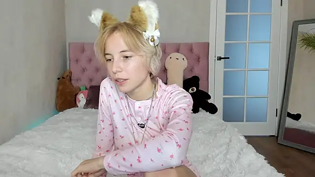Snapshot of Pink_Lila18 chatting on 09-22-25, 08:53 Pink Lila18 online show from 09-22-25, 08:53