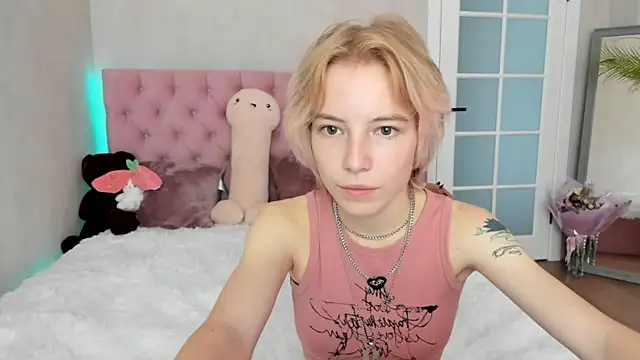 Snapshot of Pink_Lila18 chatting on 09-15-25, 09:43 Pink Lila18 online show from 09-15-25, 09:43