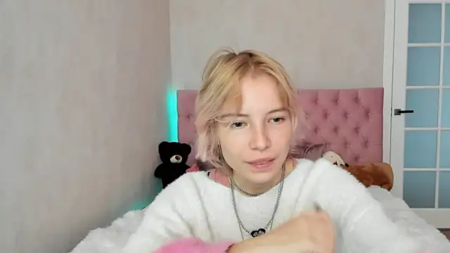 Snapshot of Pink_Lila18 chatting on 09-14-25, 08:37 Pink Lila18 online show from 09-14-25, 08:37
