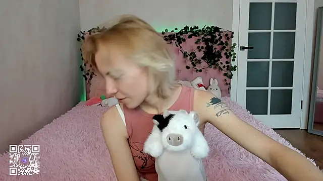 Pink Lila18 online show from 11-25-25, 08:25