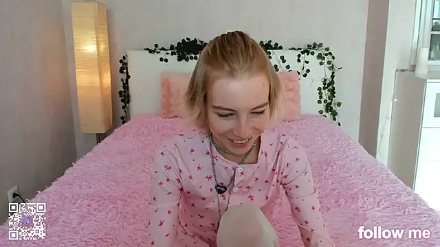Snapshot of Pink_Lila18 chatting on 10-09-25, 08:04 Pink Lila18 online show from 10-09-25, 08:04