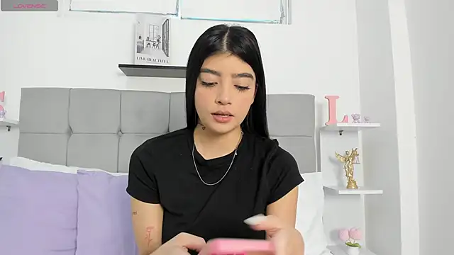 Snapshot of Sarahlopezz chatting on 06-04-26, 07:07 Sarahlopezz online show from 06-04-26, 07:07