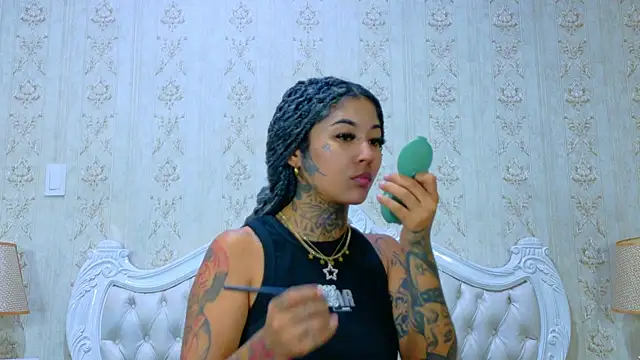 Snapshot of EmilieLake chatting on 02-11-26, 02:28 EmilieLake online show from 02-11-26, 02:28