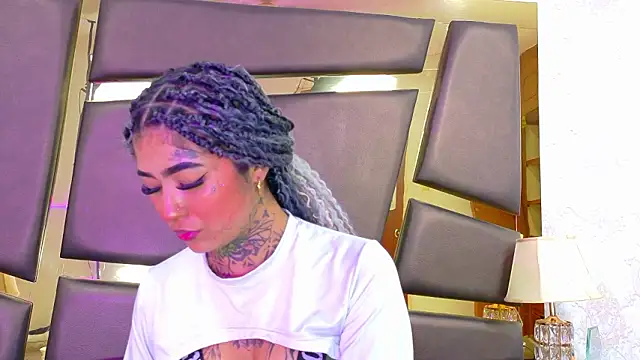 Snapshot of EmilieLake chatting on 02-02-26, 07:35 EmilieLake online show from 02-02-26, 07:35