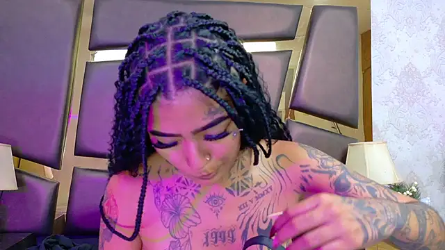 Snapshot of EmilieLake chatting on 02-20-26, 07:38 EmilieLake online show from 02-20-26, 07:38