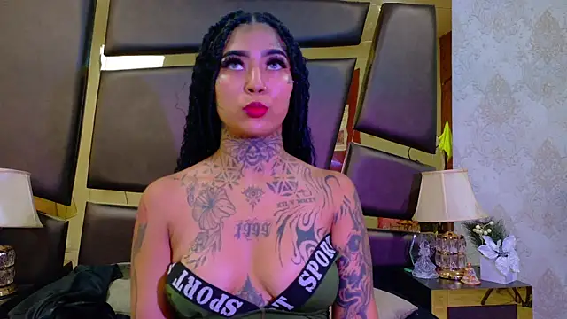 Snapshot of EmilieLake chatting on 02-23-26, 07:25 EmilieLake online show from 02-23-26, 07:25