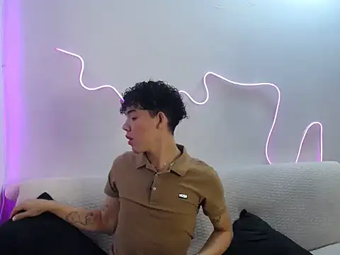 Snapshot of brutal_dirty_sex chatting on 09-21-25, 02:22 brutal dirty sex online show from 09-21-25, 02:22