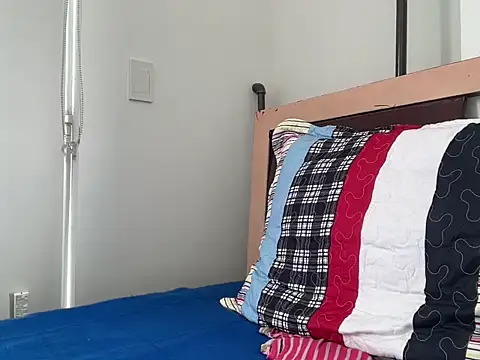 Snapshot of crossmichelle chatting on 11-25-25, 08:09 crossmichelle online show from 11-25-25, 08:09