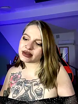 Snapshot of Mia_Kamp chatting on 10-19-25, 05:48 Mia Kamp online show from 10-19-25, 05:48