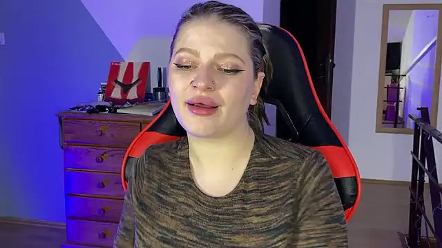 Snapshot of Mia_Kamp chatting on 10-11-25, 12:44 Mia Kamp online show from 10-11-25, 12:44