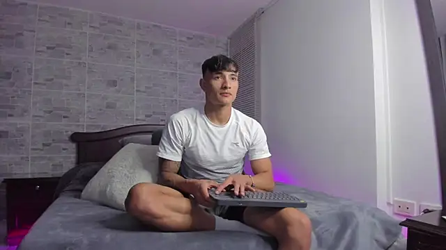 Snapshot of DavisFirb chatting on 10-10-25, 02:45 DavisFirb online show from 10-10-25, 02:45