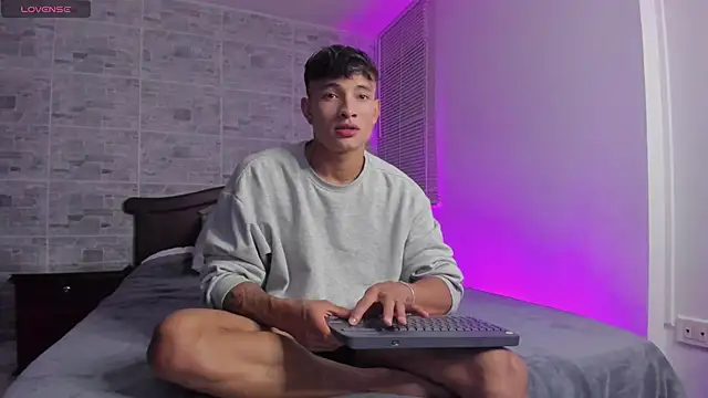 Snapshot of DavisFirb chatting on 10-19-25, 02:03 DavisFirb online show from 10-19-25, 02:03