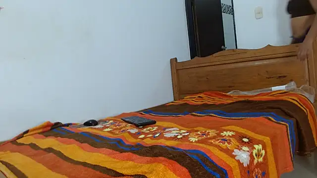 smallkarlakarla online show from 11-19-25, 10:54